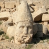Հայկական հեթանոսական աստված Վահագնի արձանի գլուխը Նեմրութի սրբավայրում (Ք.ա. 1-ին դար)
